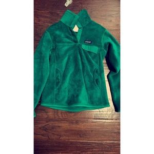 Green Patagonia pullover